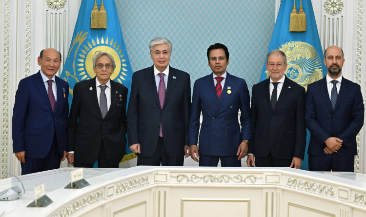 МЕМЛЕКЕТ БАСШЫСЫ ӘЛЕМДІК НЕЙРОХИРУРГИЯ САЛАСЫНЫҢ ӨКІЛДЕРІМЕН КЕЗДЕСТІ