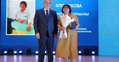 ЖАМБЫЛ ОБЛЫСЫНДА МЕДИЦИНА ҚЫЗМЕТКЕРЛЕРІНЕ ҚҰРМЕТ КӨРСЕТІЛДІ