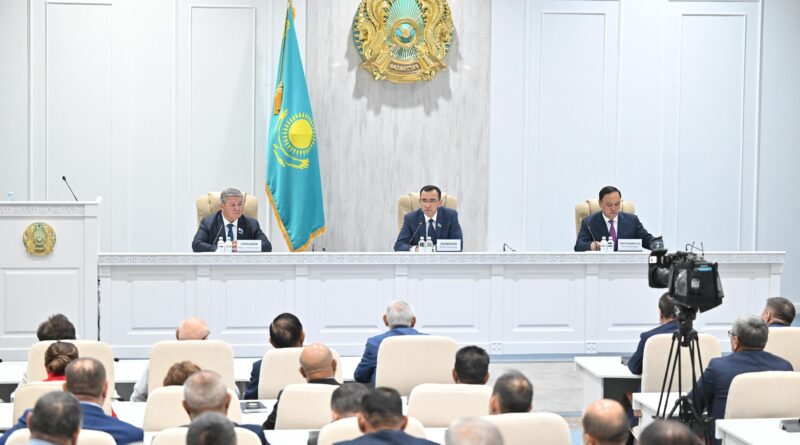 СЕНАТ ТӨРАҒАСЫ ЖАМБЫЛ ОБЛЫСЫНЫҢ ТҰРҒЫНДАРЫМЕН КЕЗДЕСТІ