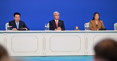 ТОҚАЕВ: «ЕЛДІҢ ЕРТЕҢІ МҰҒАЛІМДЕРГЕ ТІКЕЛЕЙ БАЙЛАНЫСТЫ»