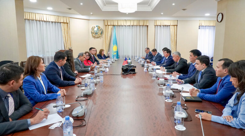 СЕРІК ЖҰМАНҒАРИН АҚШ САУДА ПАЛАТАСЫМЕН ЖӘНЕ ІРІ КОМПАНИЯЛАР ӨКІЛДЕРІМЕН КЕЗДЕСТІ