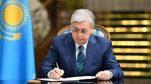 ПРЕЗИДЕНТ РЕСПУБЛИКА КҮНІ ҚАРСАҢЫНДА БІР ТОП АЗАМАТТЫ МЕМЛЕКЕТТІК НАГРАДАЛАРМЕН МАРАПАТТАУ ТУРАЛЫ ЖАРЛЫҚҚА ҚОЛ ҚОЙДЫ