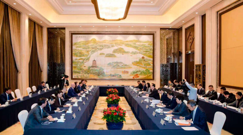 РОМАН СКЛЯР ҚЫТАЙДАҒЫ ЧЖЭЦЗЯН ПРОВИНЦИЯСЫНЫҢ БАСШЫЛЫҒЫМЕН ЖӘНЕ ІРІ КОМПАНИЯ ӨКІЛДЕРІМЕН КЕЗДЕСТІ