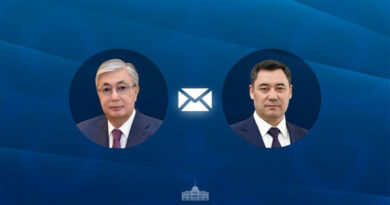 ПРЕЗИДЕНТ ТОҚАЕВ ҚЫРҒЫЗСТАНДАҒЫ САЙЛАУ НӘТИЖЕСІМЕН САДЫР ЖАПАРОВТЫ ҚҰТТЫҚТАДЫ