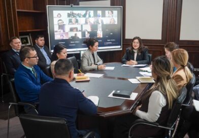 «ТАЛДАУ» ОРТАЛЫҒЫНДА КОНСТИТУЦИЯЛЫҚ РЕФОРМАНЫҢ БІЛІМ ЖӘНЕ ЦИФРЛЫҚ ҚАУІПСІЗДІККЕ ҚАТЫСТЫ ТҰСТАРЫ ТАЛҚЫЛАНДЫ