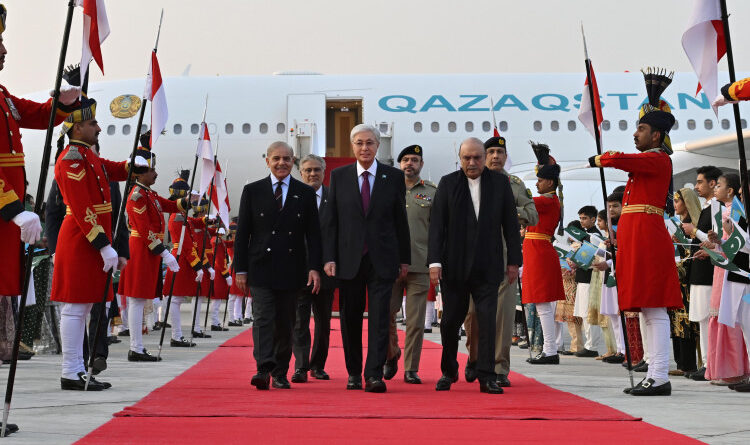 ҚАСЫМ-ЖОМАРТ ТОҚАЕВ ПӘКІСТАНҒА МЕМЛЕКЕТТІК САПАРМЕН БАРДЫ