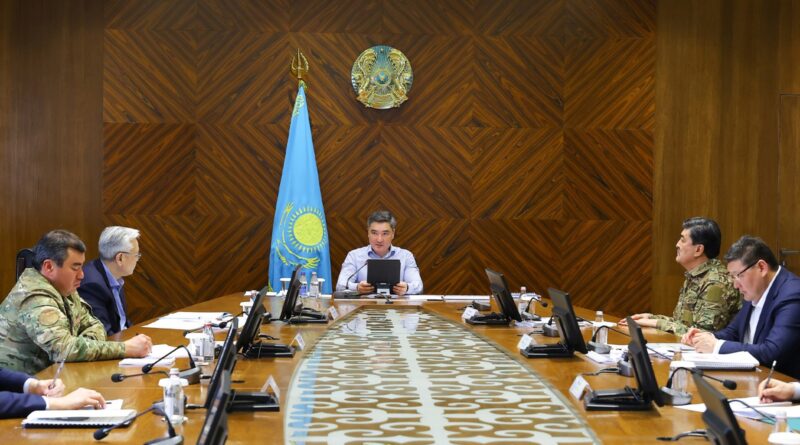 ӨРТ ҚАУІПТІ КЕЗЕҢГЕ ДАЙЫНДЫҚ: ПРЕМЬЕР-МИНИСТР ЖЕДЕЛ ШТАБ ОТЫРЫСЫН ӨТКІЗДІ