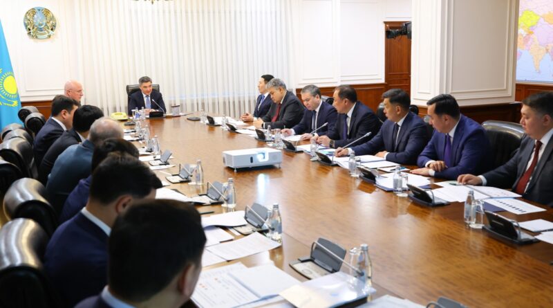 ОЛЖАС БЕКТЕНОВ КӨЛІК-ТРАНЗИТ САЛАСЫН ДАМЫТУ МӘСЕЛЕСІН ТАЛҚЫЛАДЫ