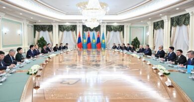 ҚАЗАҚСТАН МЕН МОҢҒОЛИЯ ПРЕЗИДЕНТТЕРІ КЕҢЕЙТІЛГЕН ҚҰРАМДА КЕЛІССӨЗ ЖҮРГІЗДІ
