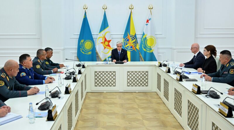 ТОҚАЕВ: БЕЙБІТ КҮНДЕ 14 САРБАЗДЫҢ ҚАЗА БОЛУЫН ҚЫЛМЫС ДЕП АЙТУЫМЫЗ КЕРЕК