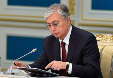 ТОҚАЕВ МӘСЛИХАТТАРДЫҢ ӨКІЛЕТТІГІН МЕРЗІМІНЕН БҰРЫН ТОҚТАТУ МӘСЕЛЕСІН ҚАРАДЫ
